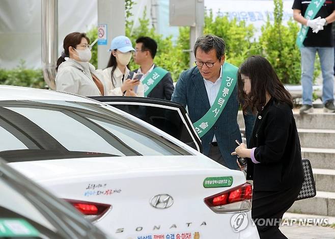 오는 8월1일부터 강릉지역 택시를 이용할 때 강릉페이로 결제가 가능해진다.(자료사진) 연합뉴스