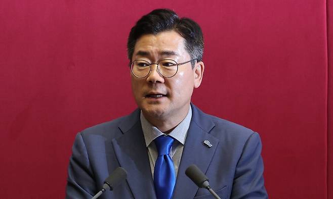 더불어민주당 대표 선거에 출마한 박찬대 후보가 23일 국회 본회의에서 자유발언을 하고 있다. 연합뉴스