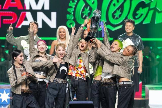22일 생방송으로 진행된 '월드 오브 스우파' 마지막 경연에서 일본팀인 오사카 오죠 갱이 1위를 차지했다. 엠넷 제공