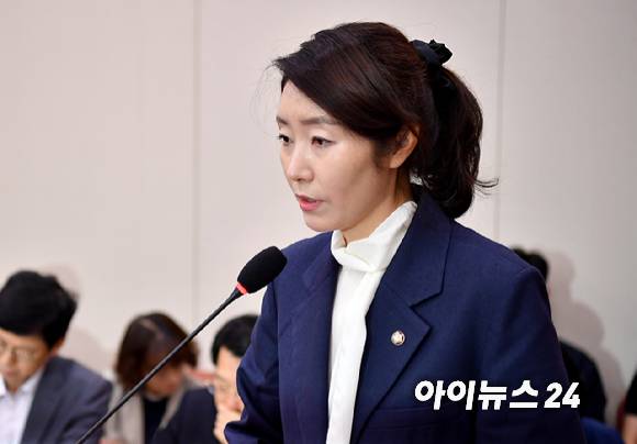 강선우 여성가족부 장관 후보자가 지난 14일 서울 여의도 국회 여성가족위원회에서 열린 인사청문회에서 모두발언을 하고 있다. [사진=곽영래 기자]