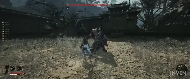 ▲ 인간형이라면 보스도 마찬가지. 적극적으로 등짝을 노리자