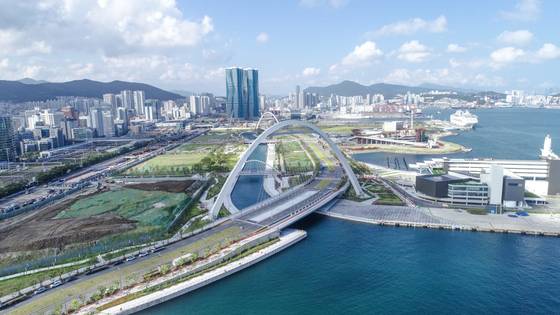 재개발 공사가 한창인 부산 북항 모습. 북항 일대는 부산대첩이 벌어진 장소다. [사진 부산시]