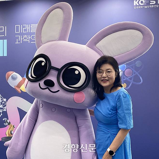 권오남 서울대 수학교육과 교수가 8일 경향신문과 인터뷰 하고 있다.