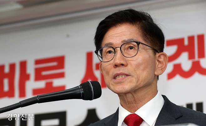국민의힘 대선 후보였던 김문수 전 고용노동부 장관이 지난 20일 서울 여의도 국민의힘 당사에서 기자회견을 열고 당 대표 출마를 선언하고 있다. 권도현 기자