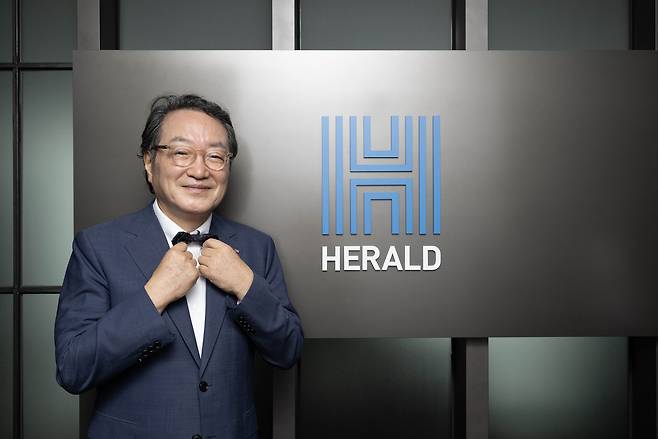 World Vision Korea President Cho Myung-hwan fixes his bow tie ahead of an interview at The Korea Herald's office in Yongsan-gu, Seoul, on July 7. (Im Se-jun / The Korea Herald)