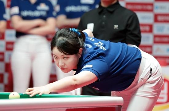 NH농협카드는 휴온스에게 세트스코어 0:2로 끌려가다 4:3으로 역전승했다. 김민아는 6세트에서 차유람에게 9:1로 완승, 세트스코어 3:3을 만들며 역전승의 발판을 마련했다. (사진=PBA)