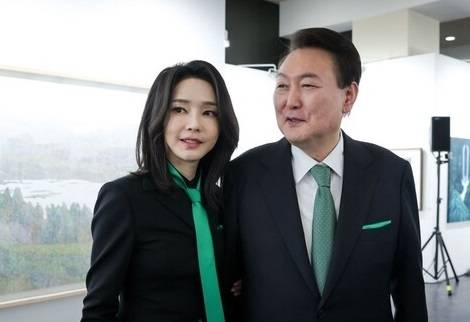 윤석열 전 대통령과 김건희 여사. [사진출처 = 윤정부 시절 대통령실 제공]