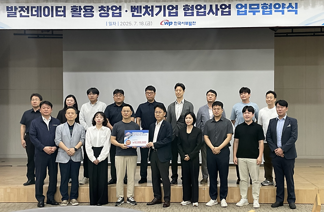 < 두 번째줄 오른쪽부터 네 번째, 클럼엘 조민규 전무이사 / 클럼엘 제공 >