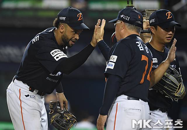 리베라토와 김경문 감독. 사진(잠실 서울)=천정환 기자