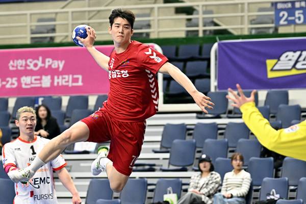 사진 스트레이트 슈팅 득점이 가장 많은 충남도청 오황제, 사진 제공=한국핸드볼연맹