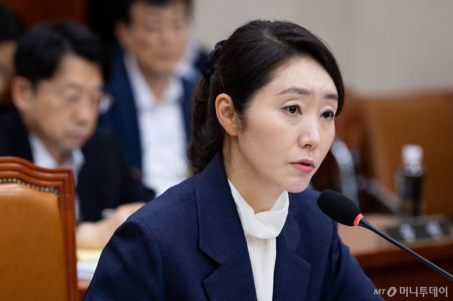 강선우 여성가족부 장관 후보자가 14일 서울 여의도 국회에서 열린 인사청문회에 출석해 의원 질의에 답하고 있다. /사진=뉴스1