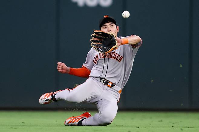 ‘바람의 손자’ 이정후(샌프란시스코 자이언츠)가 무안타 침묵을 지켰다. 사진은 지난 22일(현지시각)  미국 조지아주 트루이스트파크에서 열린 애틀랜타 브레이브스와 2025 메이저리그(MLB) 정규리그 원정 경기에 1번·중견수로 선발 출전한 이정후. /사진=로이터