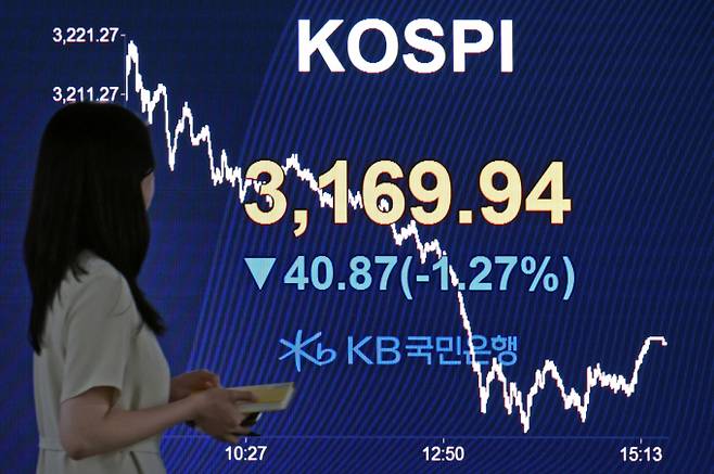 사진은 지난 22일 KB국민은행 딜링룸. /사진=뉴시스