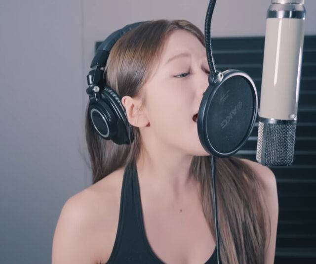 안유진 영상이 네티즌들 사이 갑론을박 논란이 되고 있다. / 유튜브 'IVE'