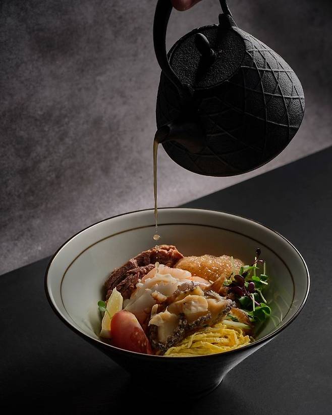 그랜드 하얏트 인천 '레스토랑 8'의 '써머 스페셜' 중 '냉우동과 탕수육 세트' *재판매 및 DB 금지