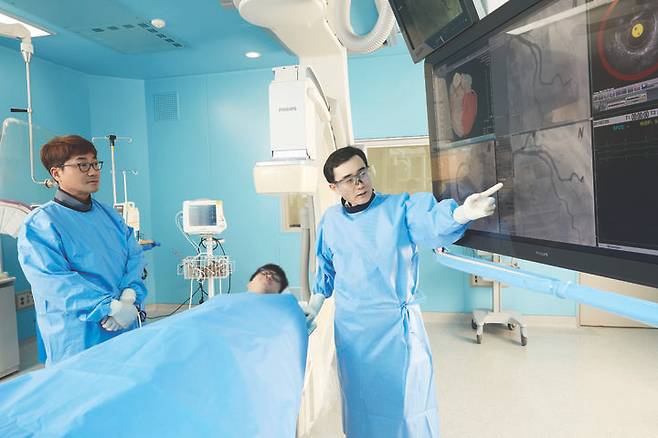 [수원=뉴시스] 순환기 내과 중재시술. (사진=아주대병원 제공) 2025.07.23. photo@newsis.com *재판매 및 DB 금지