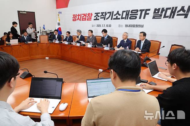 [서울=뉴시스] 김명년 기자 = 김병기 더불어민주당 대표 직무대행 겸 원내대표가 지난 7일 오전 서울 여의도 국회에서 열린 검찰 조작기소대응 TF 발대식에서 발언하고 있다. 2025.07.07. kmn@newsis.com