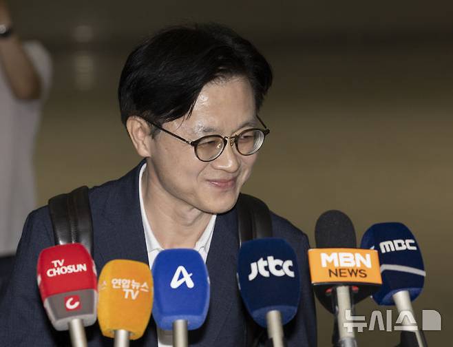 [인천공항=뉴시스] 김근수 기자 = 김정관 산업통상자원부 장관이 23일 인천국제공항 제2여객터미널에서 대미 통상 협상을 위해 미국을 방문하기에 앞서 발언하고 있다. 2024.07.23. ks@newsis.com