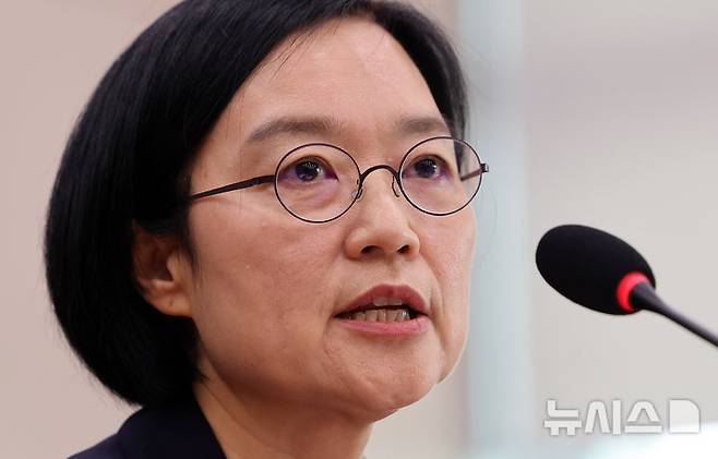 [서울=뉴시스] 김명년 기자 = 한성숙 중소벤처기업부 장관 후보자가 지난 15일 서울 여의도 국회 산업통상자원중소벤처기업위원회에서 열린 인사청문회에서 발언하고 있다. 2025.07.15. kmn@newsis.com