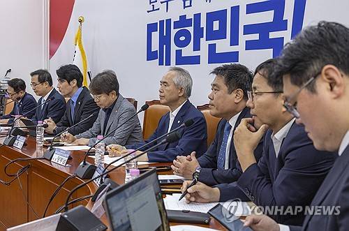 정치검찰 '조작기소대응TF' 2차 회의에서 발언하는 한준호 [연합뉴스 자료제공]