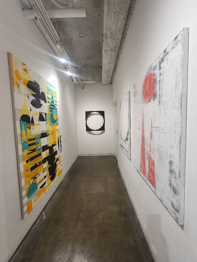 김지훈(40) 작가의 개인전 '녹화중 [Rusting]'이 오는 8월 2일까지 서울 중구 소공동 금산갤러리(대표:황달성)에서 열린다. 곽인숙 기자