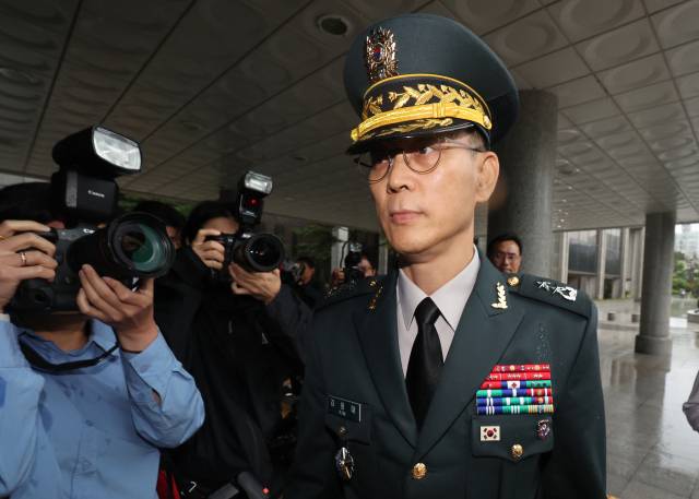 ▲김용대 드론작전사령관이 17일 내란특검 사무실이 마련된 서울 서초구 서울고검에 조사를 받기 위해 출석하고 있다. ⓒ연합뉴스