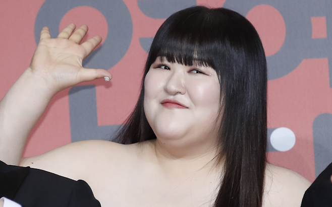 개그우먼 이국주가 일본 자취 생활을 둘러싼 일부 비난에 대해 직접 입장을 밝혔다. 뉴스1