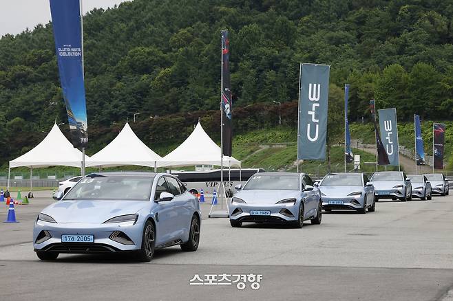 한국 전기 세단 시장에 데뷔한 BYD 씰, 서킷에 태워보니.