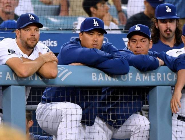 2019시즌 당시 LA 다저스에서 함께하던 리치 힐(왼쪽)과 류현진(가운데), 그리고 마에다 켄타. /AFPBBNews=뉴스1