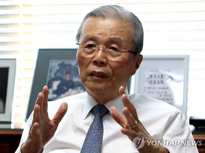 연합뉴스와 인터뷰 중인 김종인  [정한솔 촬영]