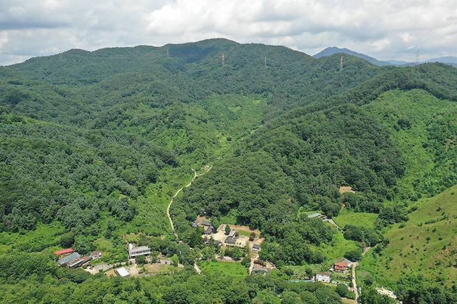 묘적산과 묘적사 원경. 주수완