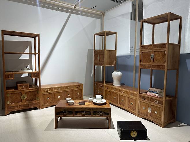 '木, 짜임과 이음' 전시에 배치된 김영창 전승교육사의 작품./사진=최화진 기자