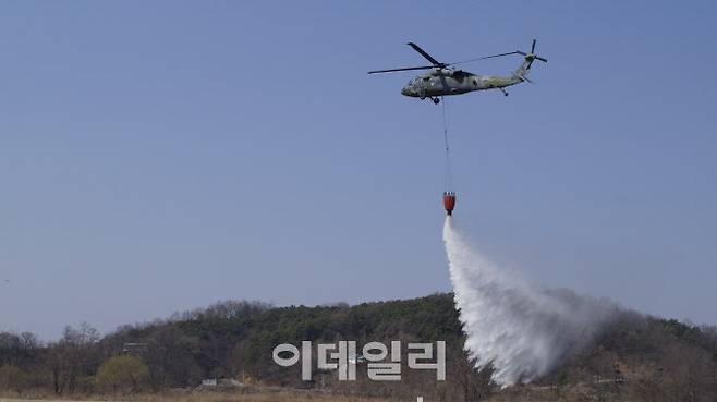 이전의 밤비바켓을 통한 투하 모습 (사진=방위사업청)