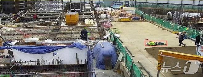 AI 영상검지기 예시 화면으로 작업자 쓰러진 장면을 시각지능시스템이 감지했다.(서울시 제공)