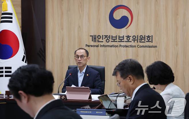 고학수 개인정보보호위원회 위원장이 23일 서울 종로구 정부서울청사에서 열린 제16회 전체회의에서 모두발언을 하고 있다. 2025.7.23/뉴스1 ⓒ News1 임세영 기자
