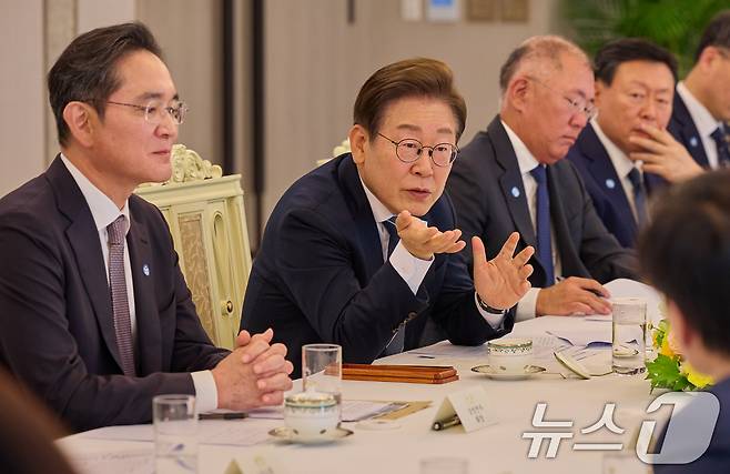 이재명 대통령이 13일 서울 용산구 대통령실에서 열린 6경제단체와 기업인 간담회에서 발언하고 있다. (대통령실 제공. 재판매 및 DB 금지) 2025.6.13/뉴스1 ⓒ News1 허경 기자