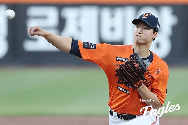 한화 엄상백이 25일 대전 한화생명 볼파크에서 열린 2025 KBO리그 정규시즌 KT전 선발 등판해 역투하고 있다. 사진 | 한화 이글스