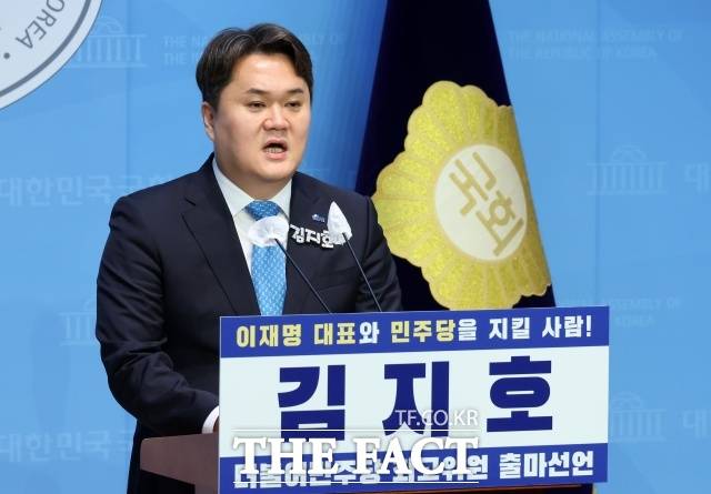 '윤석열 사단'으로 불리던 검사들이 잇따라 사의를 표명하자 더불어민주당은 "추악한 검찰 권력의 몰락을 알리는 신호탄"이라고 강하게 비판했다. /뉴시스