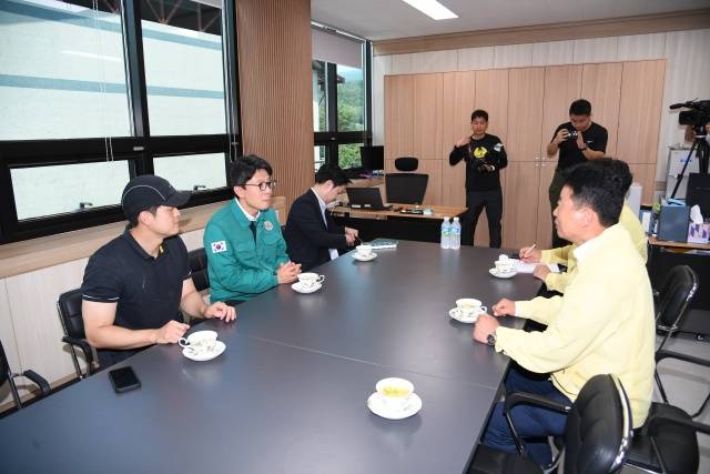 서울시는 24일 경기도 가평군에 1억원 규모의 재해구호금을 전달했다. /서울시