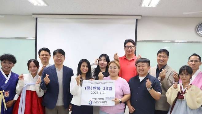 전남도교육청은 캄보디아 프놈펜을 방문해 한국어 채택 고등학교에서 공동수업을 운영했다. 전남도교육청 제공