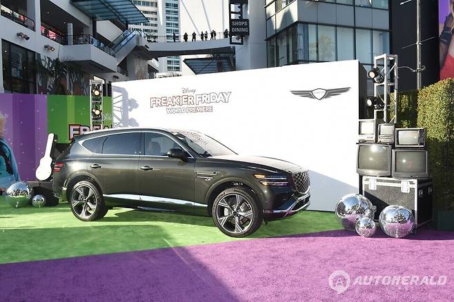 제네시스 GV60과 GV80이 영화&nbsp;프리키어 프라이데이 후속작에서 주연들의 애마로 출연한다. (출처:제네시스)