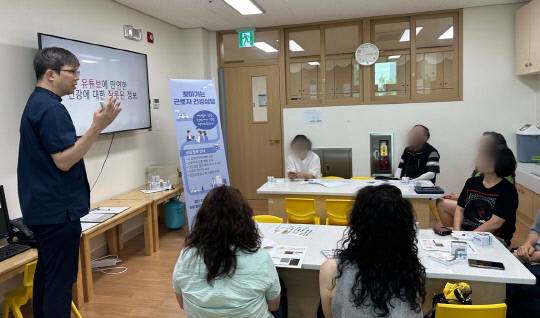 세종교육청은 산업보건의가 학교로 직접 찾아가는 건강상담을 운영하고 고혈압, 당뇨 등 뇌심혈관 질환 상담, 건강생활 실천 교육까지 제공해 큰 호응을 이끌고 있다. 세종교육청 제공