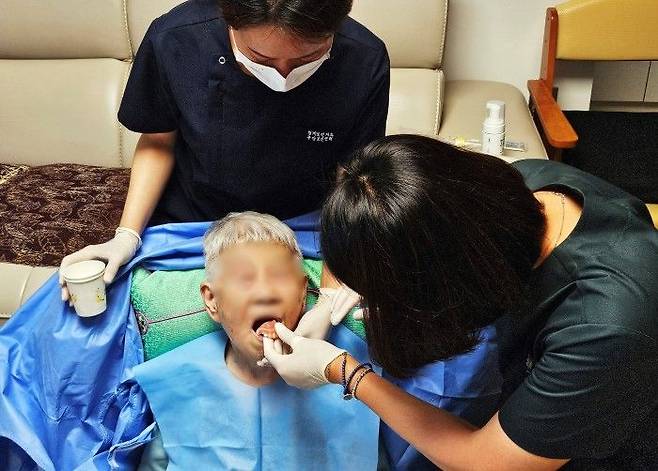방문 구강진료 모습ⓒ노원구 제공