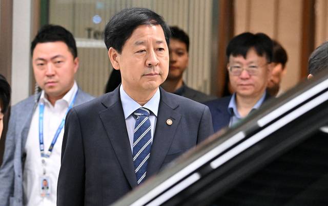 미국 통상협상 출국 연기…굳은 표정의 구윤철 기재부 장관 [연합뉴스]