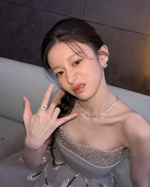 고윤정 드레스.png "고윤정 여신 드레스"