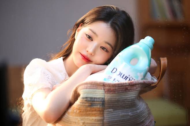 장원영_X_‘다우니’_광고_촬영_현장_비하인드_(2).jpg 장원영 X ‘다우니’ 광고 촬영 현장 비하인드