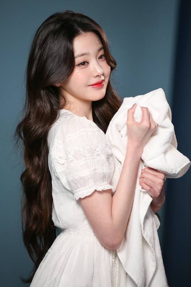 장원영_X_‘다우니’_광고_촬영_현장_비하인드_(3).jpg 장원영 X ‘다우니’ 광고 촬영 현장 비하인드