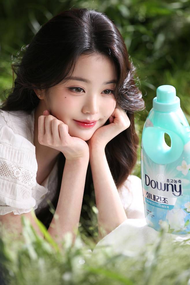 장원영_X_‘다우니’_광고_촬영_현장_비하인드_(12).jpg 장원영 X ‘다우니’ 광고 촬영 현장 비하인드