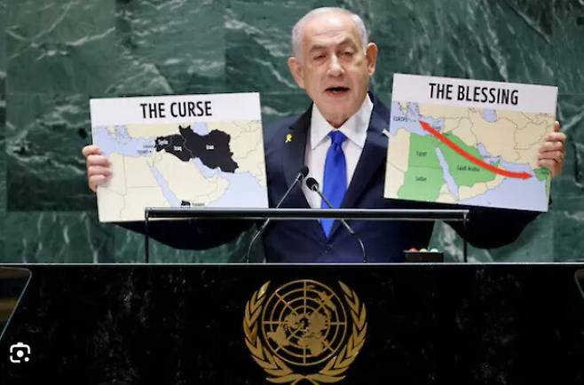 베냐민 네타냐후 이스라엘 총리가 2024년 9월27일 유엔 총회에서 이란과 그 동맹세력을 ‘악’으로 규정하고, 이스라엘 영향력 아래의 중동을 ‘선’으로 규정하는 지도를 들고는 가자와 레바논에서 폭격을 정당화하는 연설을 하고 있다. 일각에서는 네타냐후가 이날 든 지도를 두고 이스라엘의 영토와 영향력을 중동 전역으로 확장하자는 극우 세력들의 ‘대이스라엘’ 개념을 드러낸 것이라고 비판했다. 로이터 연합뉴스