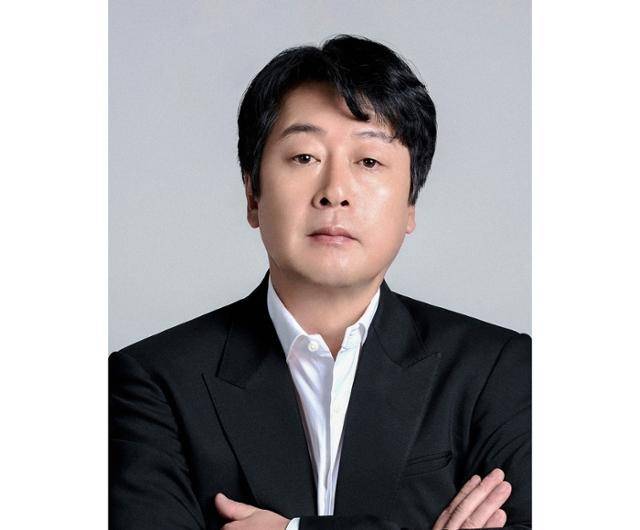 배우 김윤석이 HB엔터테인먼트와 전속계약을 체결했다. HB엔터테인먼트 제공